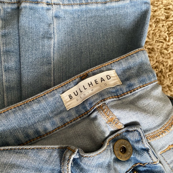Size 7 Bullhead SkinnyJeans - Picture 2 of 3